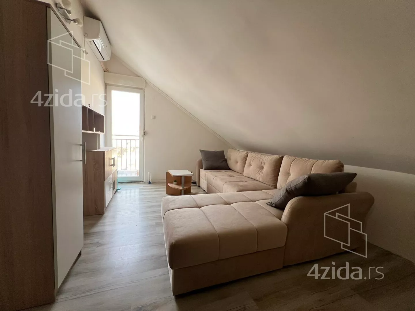 Dvoiposoban stan | 4zida