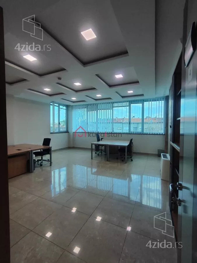 Poslovna zgrada | 4zida