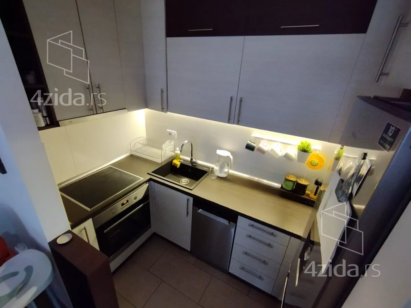 Dvoiposoban stan | 4zida