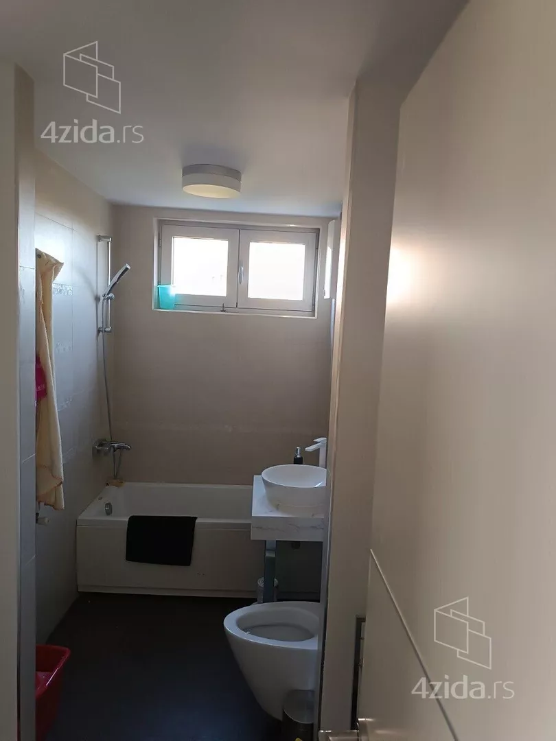 Četvoroiposoban stan | 4zida