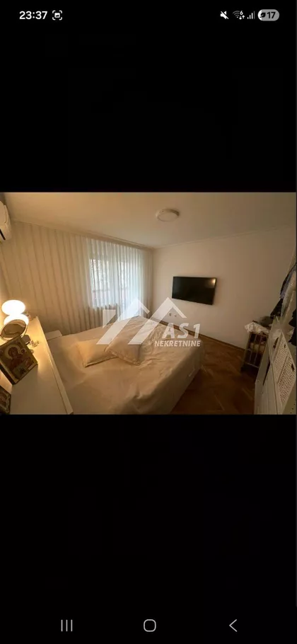 Lasla Gala | 4zida.rs