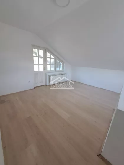 Ustanička | 4zida.rs