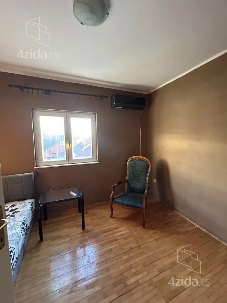 Četvoroiposoban stan | 4zida