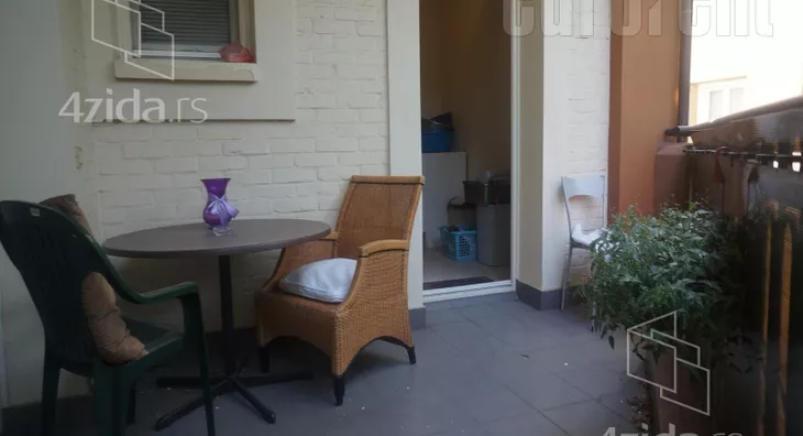 Četvoroiposoban stan | 4zida