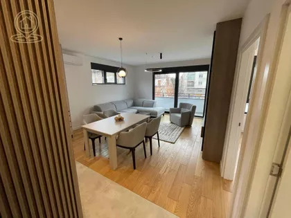 Crveni Krst Vračar | 4zida.rs