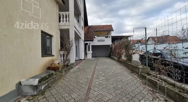 Poslovna zgrada | 4zida