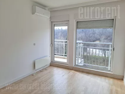 DEDINJE BELI DVOR | 4zida.rs