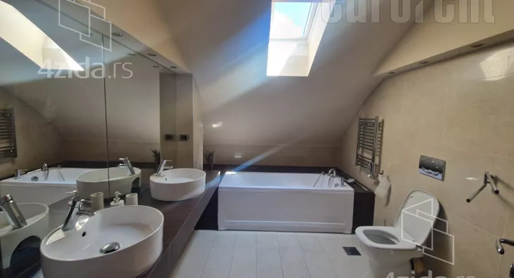 Petosoban stan | 4zida