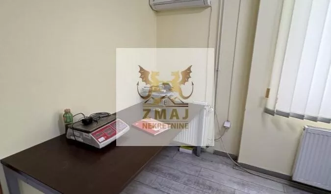 Poslovna zgrada | 4zida