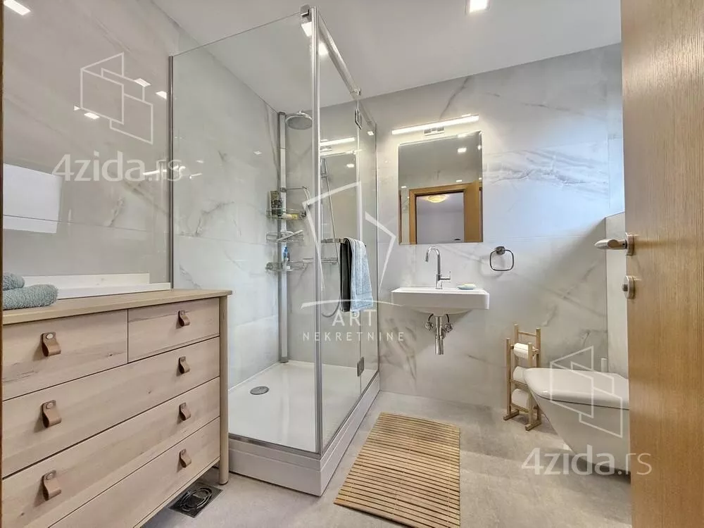 Četvoroiposoban stan | 4zida