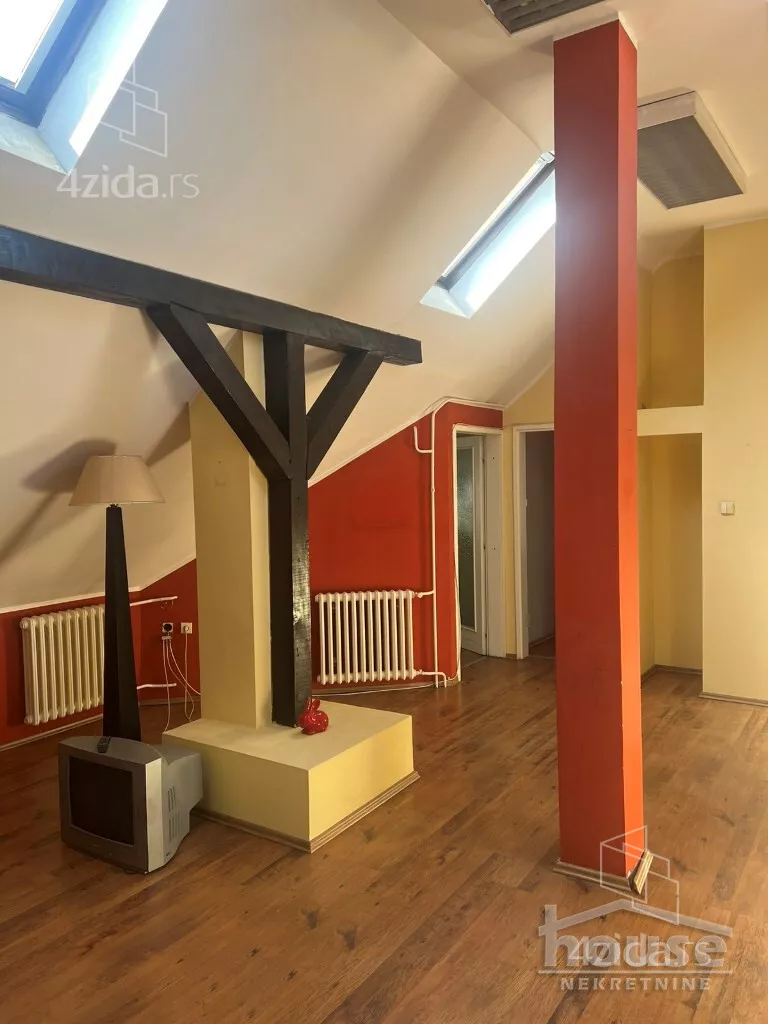 Petosoban stan | 4zida