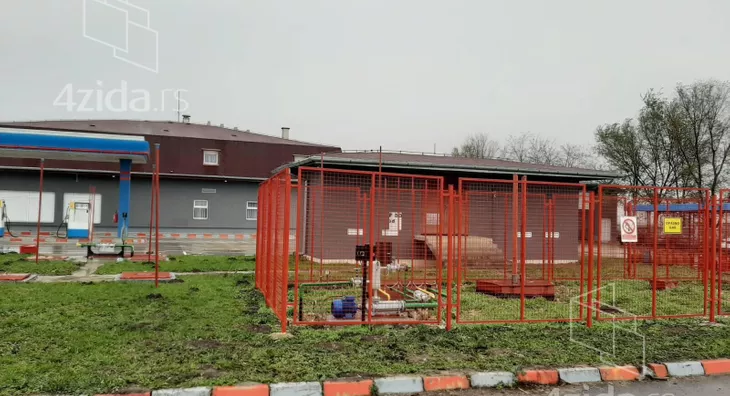 Poslovna zgrada | 4zida