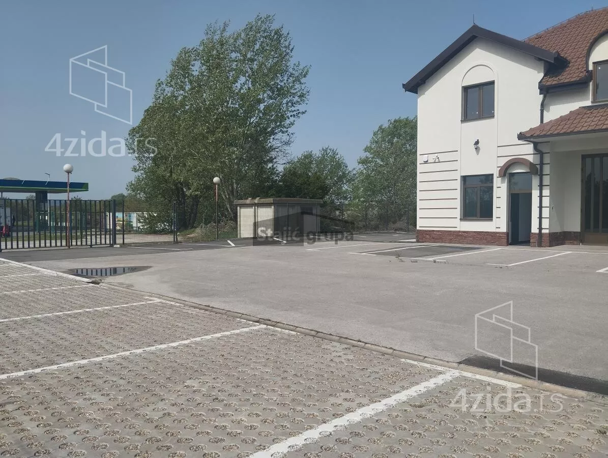Poslovna zgrada | 4zida