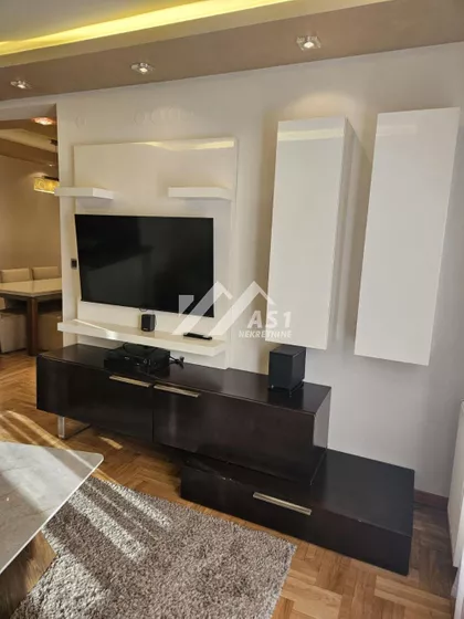 Lasla Gala | 4zida.rs