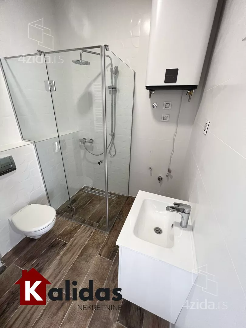 Šestosoban stan | 4zida