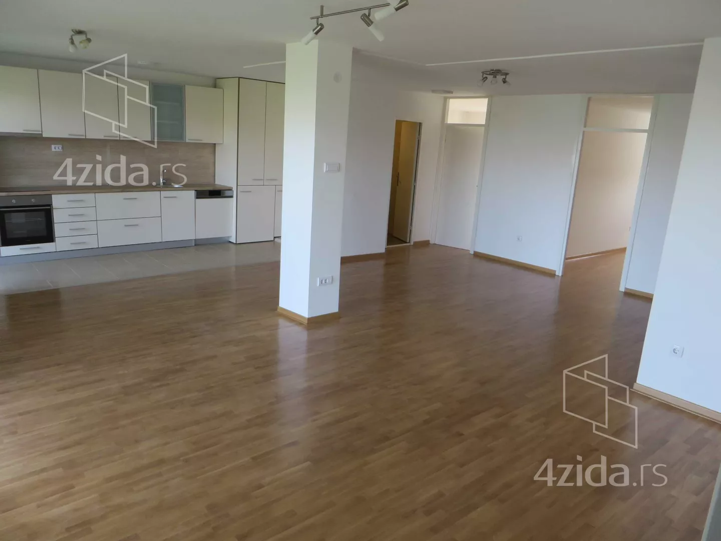 Petosoban stan | 4zida