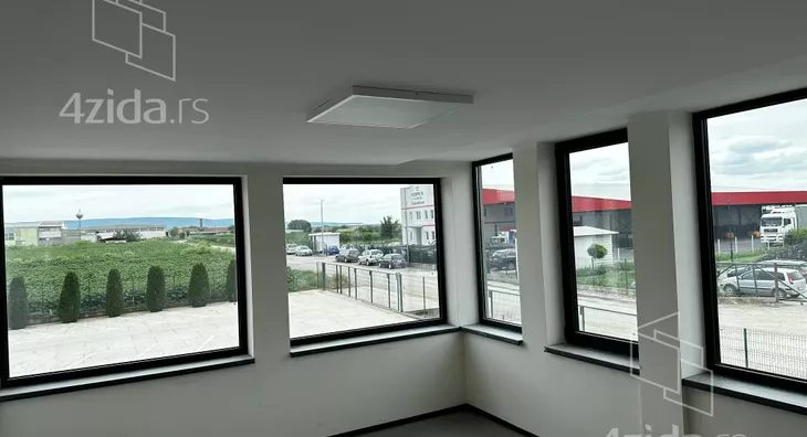 Poslovna zgrada | 4zida