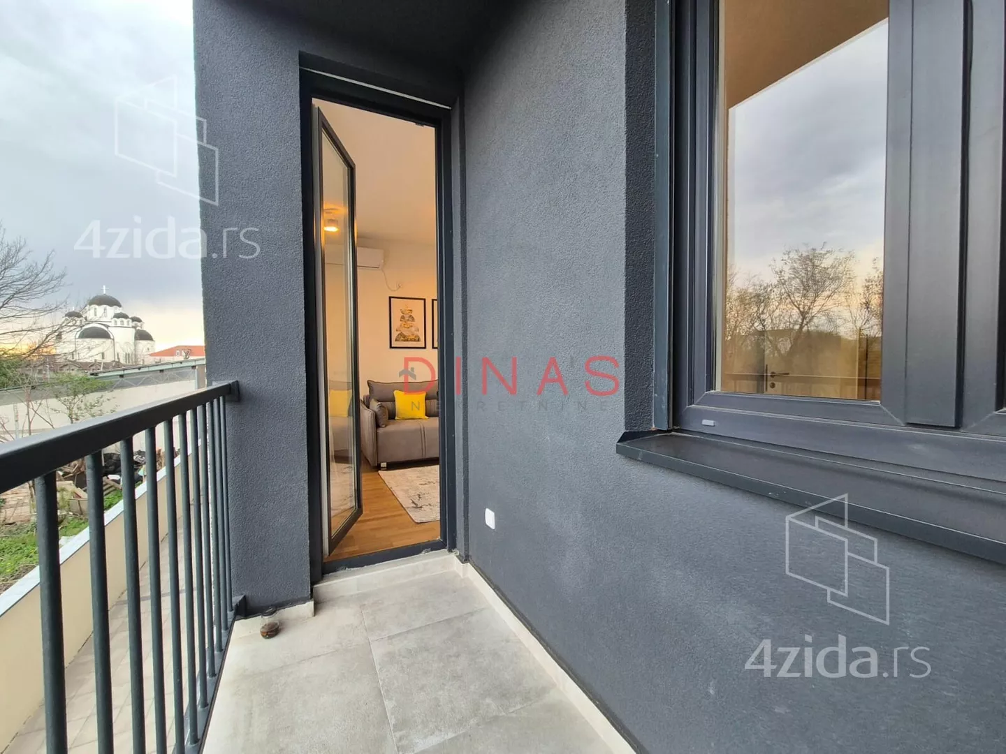 Jednoiposoban stan | 4zida