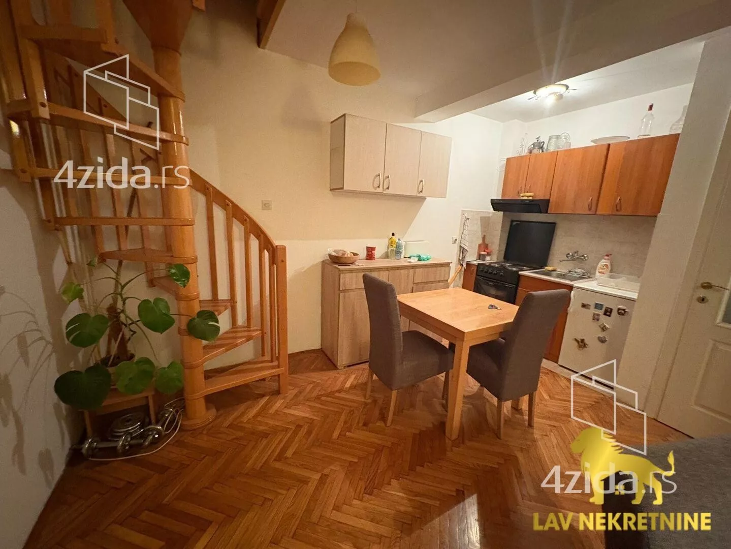 Troiposoban stan | 4zida