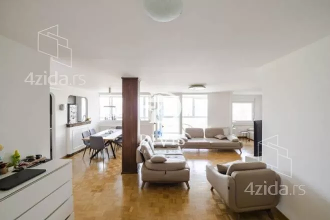 Četvoroiposoban stan | 4zida