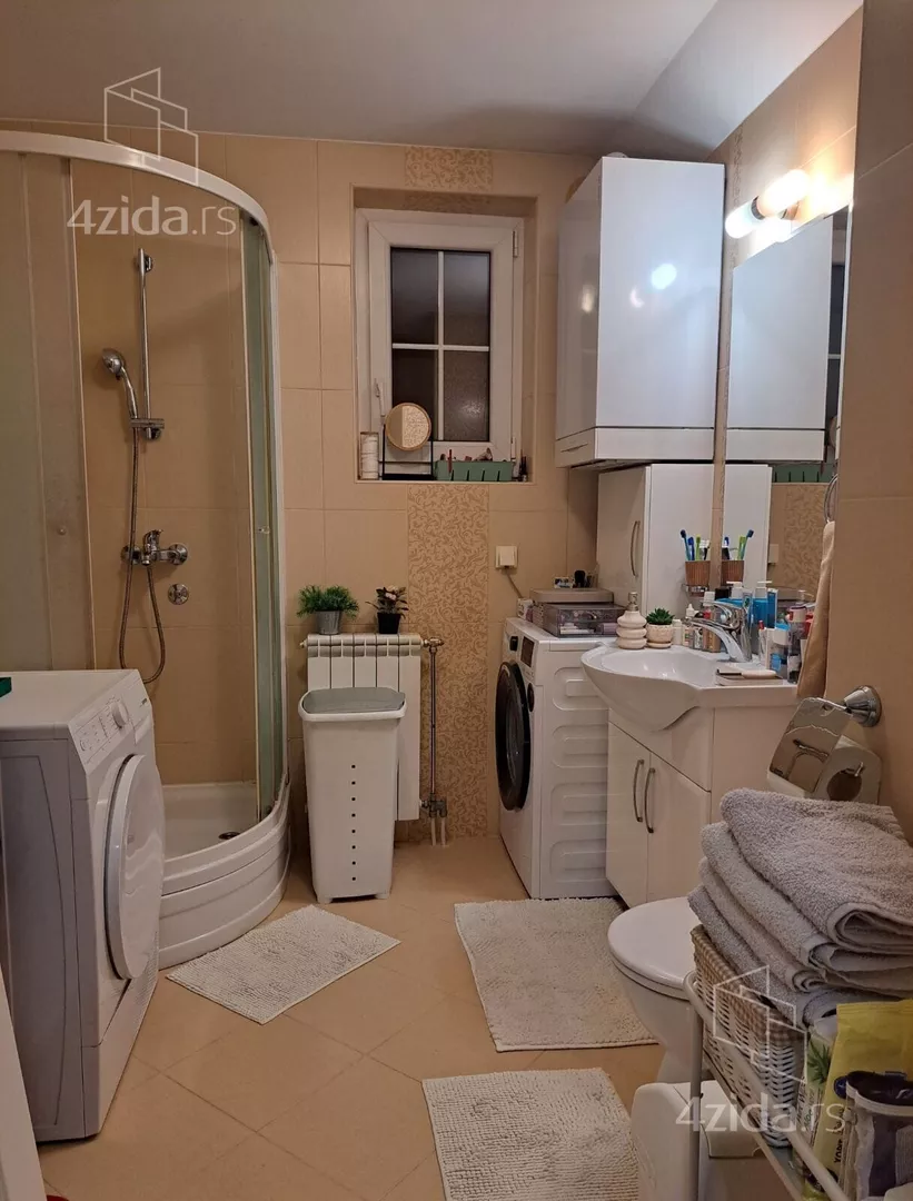 Petosoban stan | 4zida