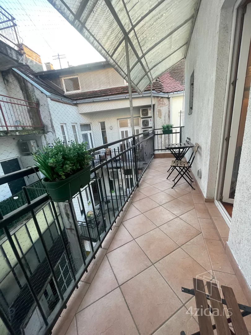 Petosoban stan | 4zida