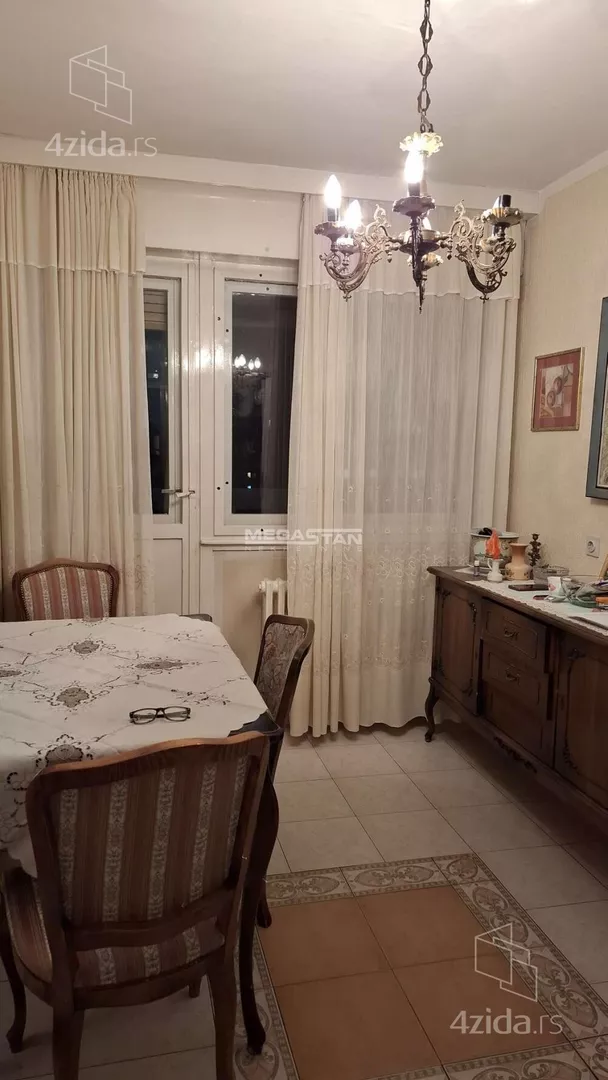 Troiposoban stan | 4zida