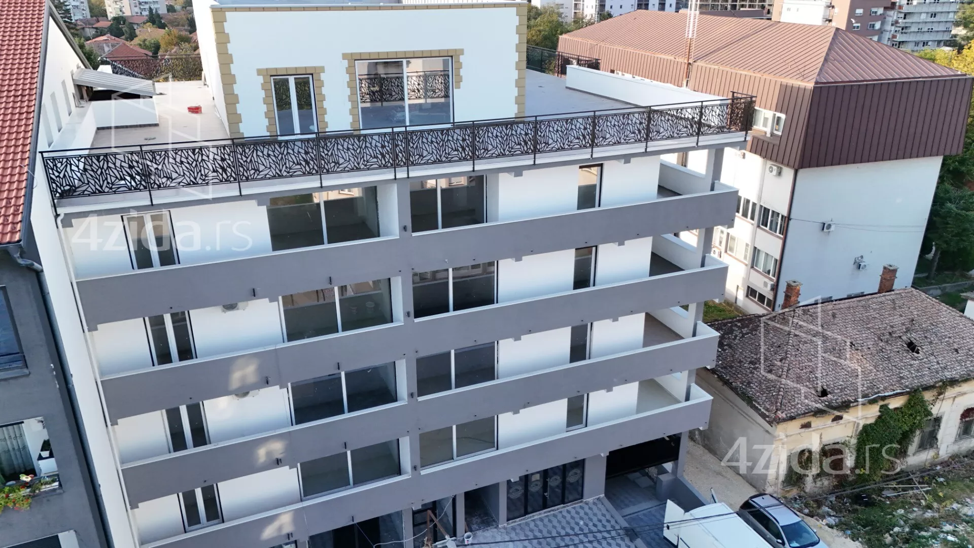 Petosoban stan | 4zida