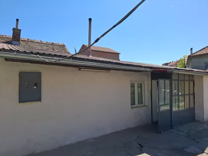 Ugrinovačka 197 | 4zida.rs