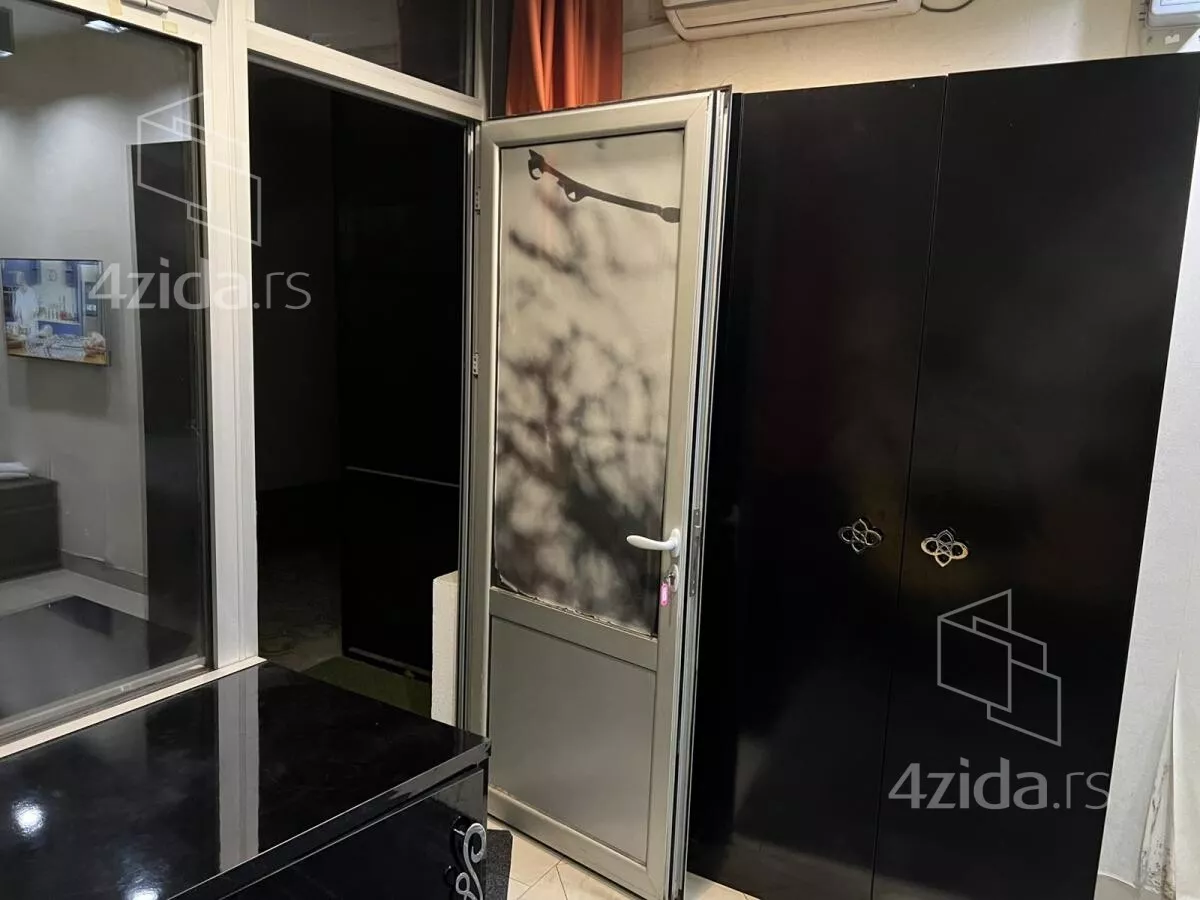 Lokal | 4zida