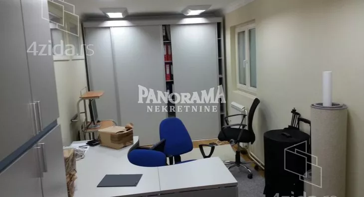 Poslovna zgrada | 4zida