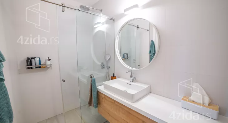 Petosoban stan | 4zida