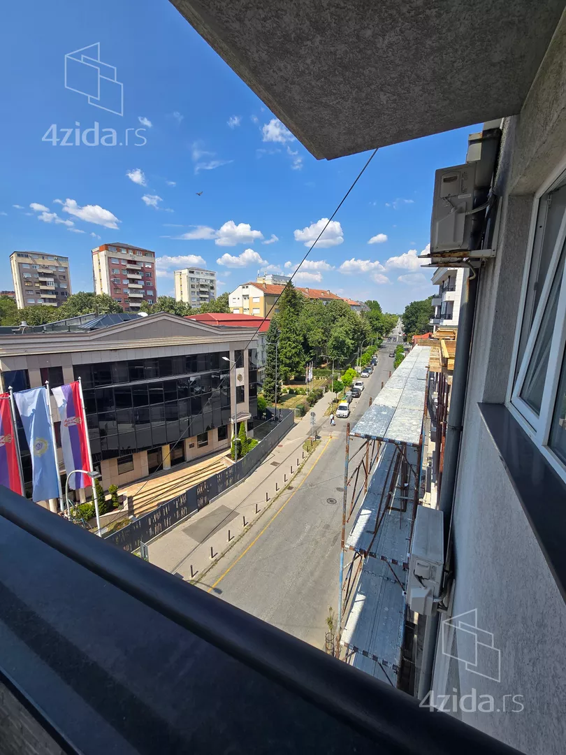Četvoroiposoban stan | 4zida