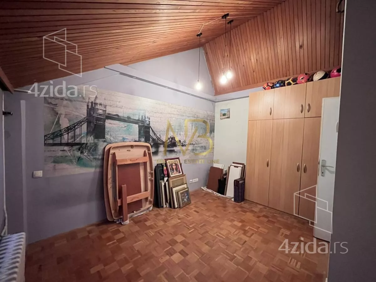 Troiposoban stan | 4zida