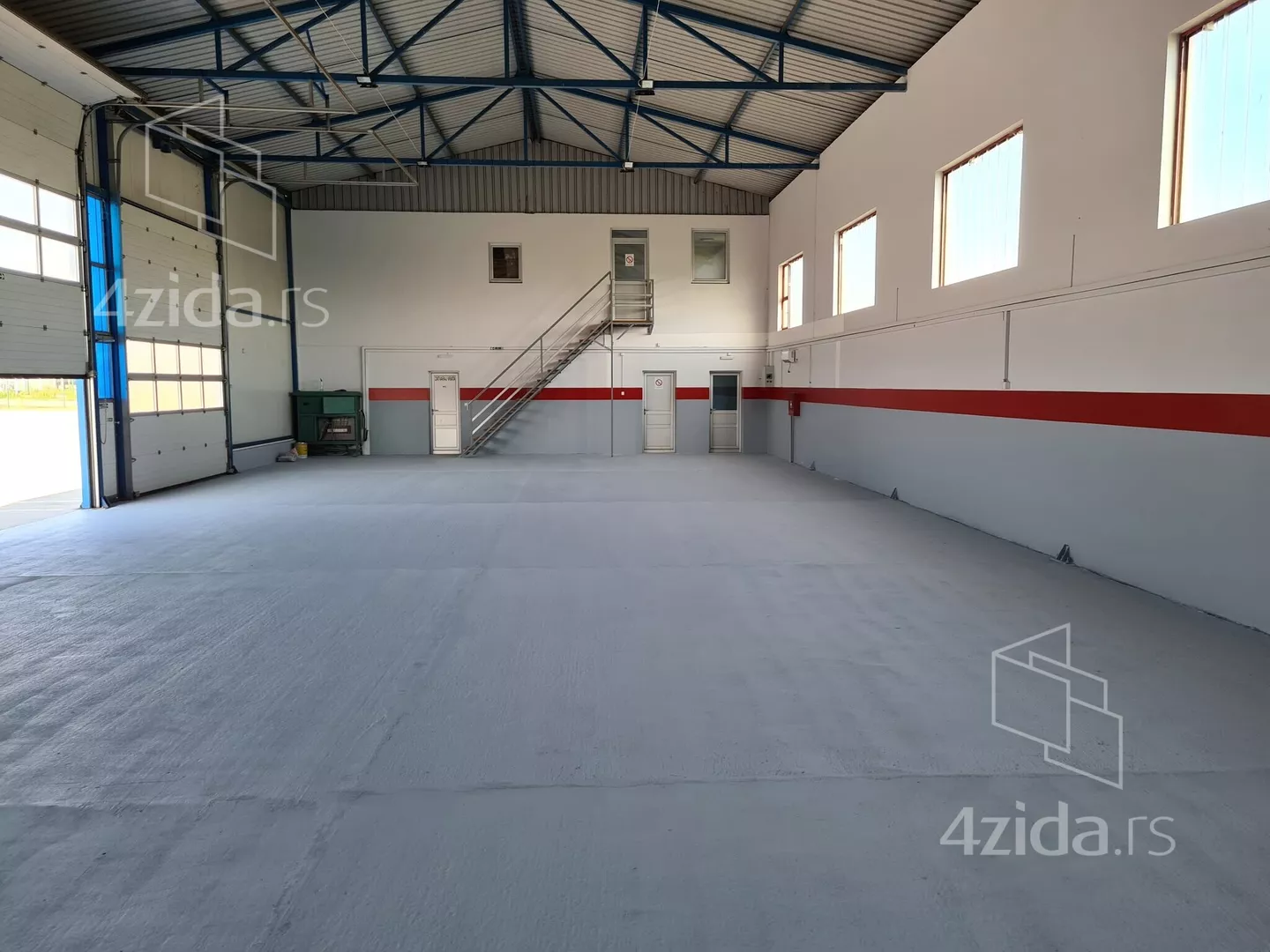 Poslovna zgrada | 4zida