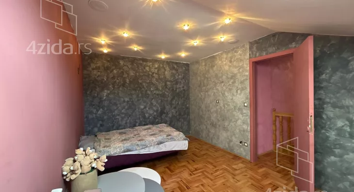 Četvoroiposoban stan | 4zida