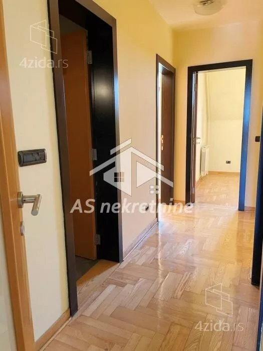 Šestosoban stan | 4zida