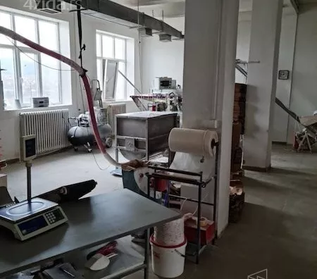 Poslovna zgrada | 4zida