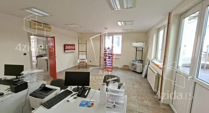 Poslovni prostor | 4zida