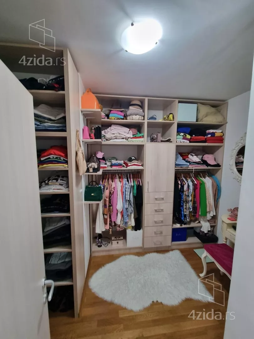 Četvoroiposoban stan | 4zida