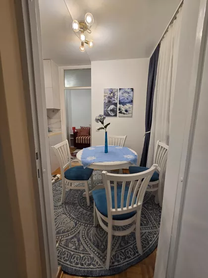 Dva Bela Goluba | 4zida.rs