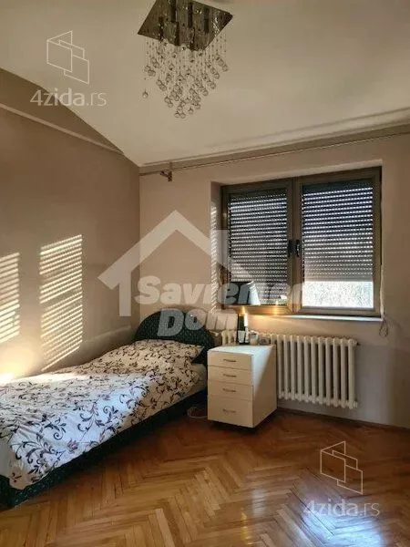 Šestoiposoban stan | 4zida