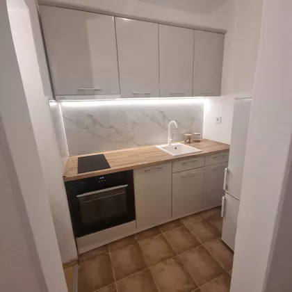 Trg Kosturnica | 4zida.rs