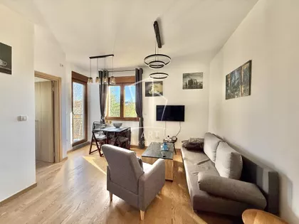 Crvenih božura | 4zida.rs