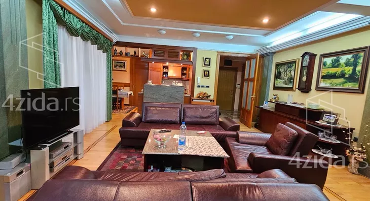 Petosoban stan | 4zida