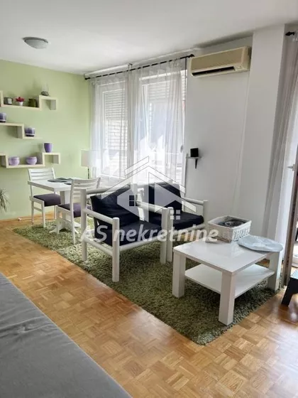 Crveni Krst Vračar | 4zida.rs