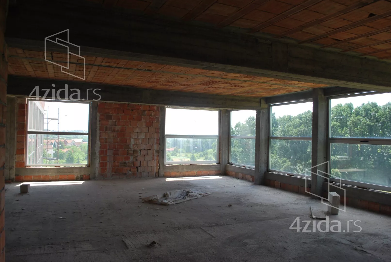 Poslovna zgrada | 4zida