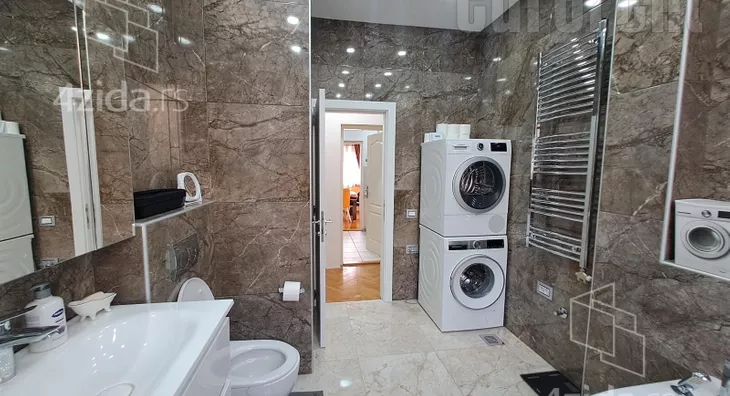 Četvoroiposoban stan | 4zida