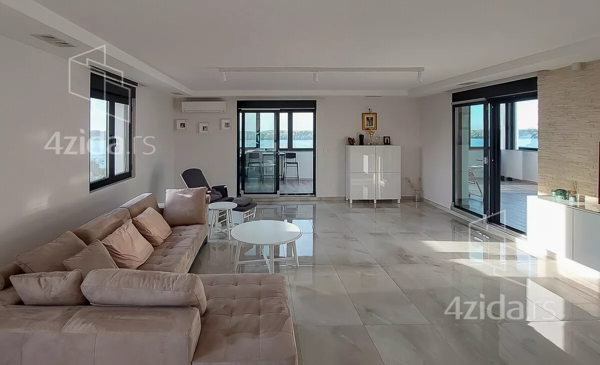 Šestosoban stan | 4zida