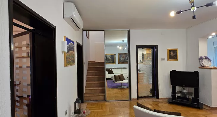 Šestosoban stan | 4zida